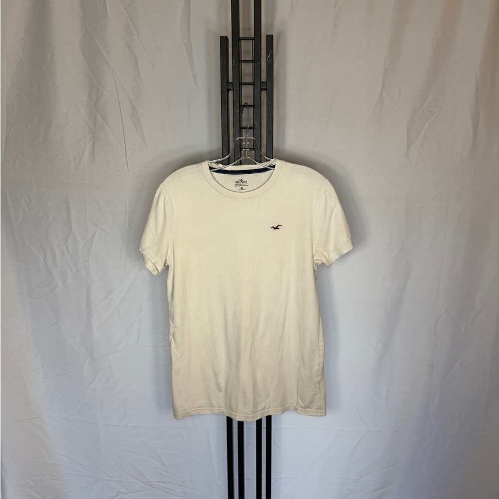 Hollister Men's Off-White Short Sleeve Tee